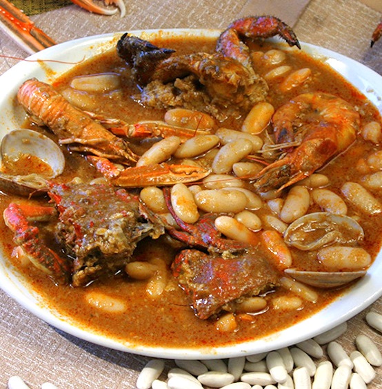 Fabada con mariscos