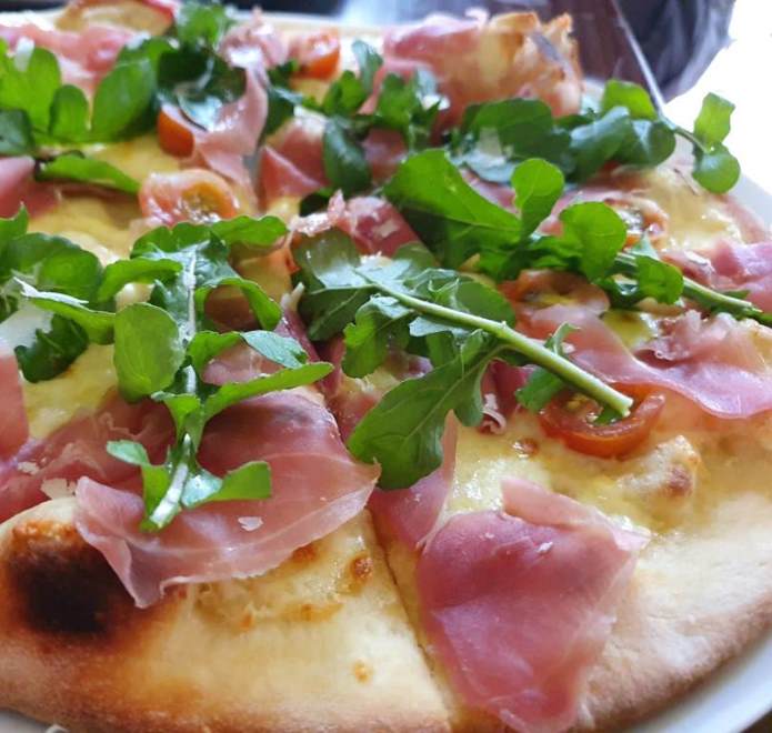 Pizza Prosciutto y Rúcula